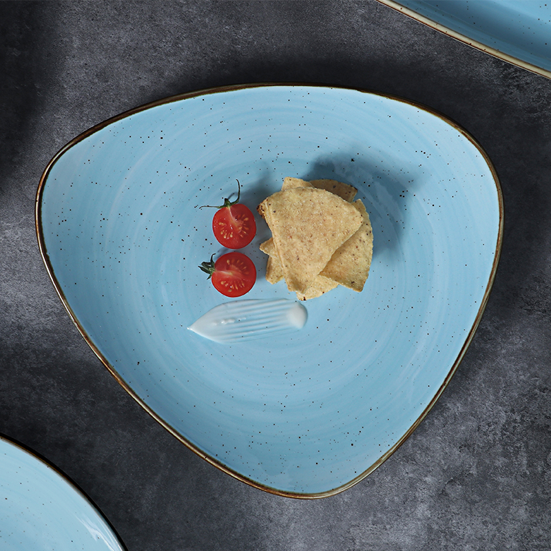 Blue Stone Ware จานสามเหลี่ยมผิดปกติ 