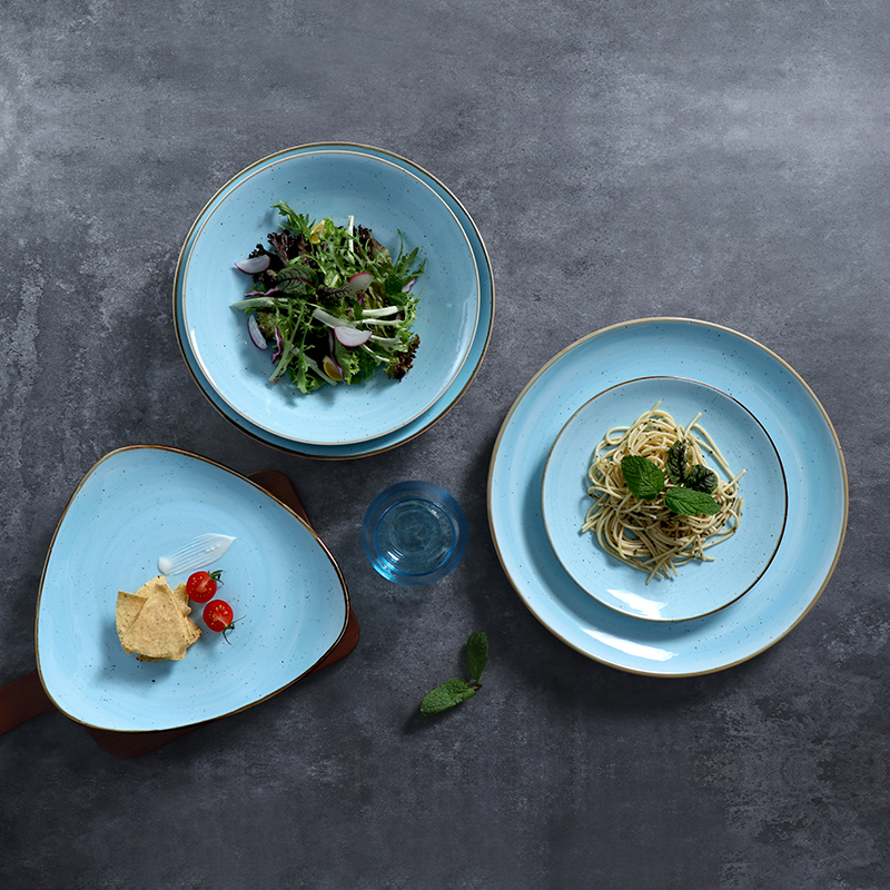 Blue Stone Ware จานสามเหลี่ยมผิดปกติ 