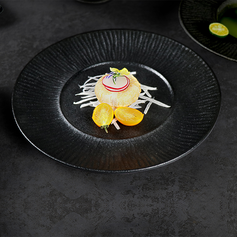 เครื่องเคลือบดินเผาจานดีไซน์ใหม่ Matt Frosting Black Restaurant Plate
