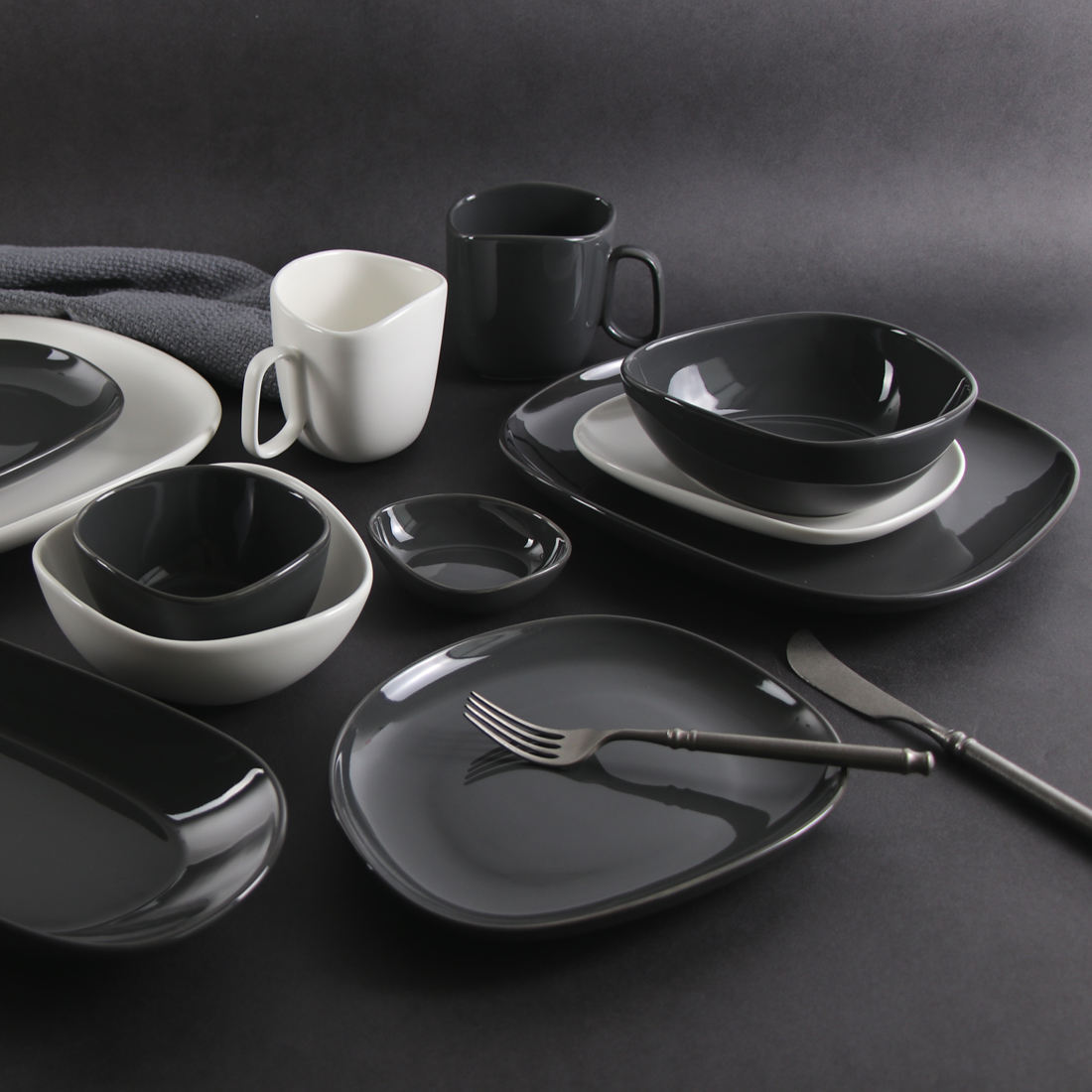ROLLIN PORCELAIN 16 ชิ้นชุดอาหารค่ำสโตนแวร์ไม่สม่ำเสมอ - จานอาหารค่ำทรงสี่เหลี่ยมแบน, จานข้าง, ชาม, แก้วมัค 