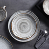 ร้านอาหารดูไบอาหารเย็น Teller Platos อาหารตะวันตกชุดจานพอร์ซเลนแบน Handmade Speckle แผ่นเซรามิคสีเทา