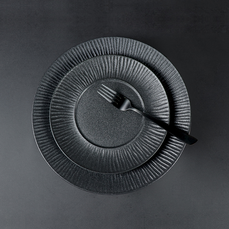 เครื่องเคลือบดินเผาจานดีไซน์ใหม่ Matt Frosting Black Restaurant Plate