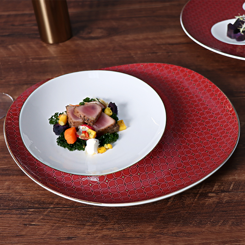 จานขนมหวาน 12 นิ้วหรูหราสีแดงสีขาว Bone China Plate จานเรียกน้ำย่อย