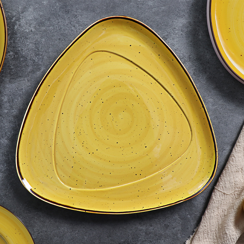 ชุดอาหารเย็น Porcelain ชุดจานชามเซรามิคสีเหลืองสำหรับรับประทานอาหารในโรงแรม