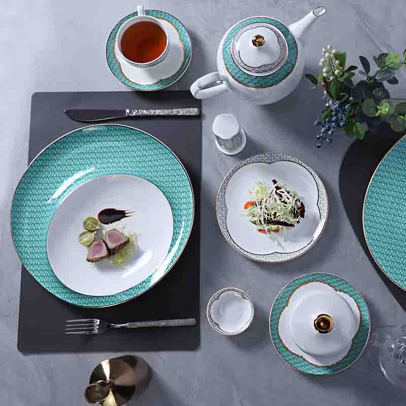 เครื่องใช้บนโต๊ะอาหาร Bone China