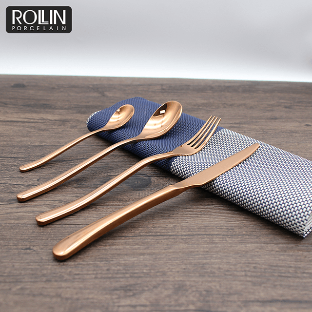 ชุดช้อนส้อมบนโต๊ะอาหาร Flatware ร้านอาหาร Gold 304 Stainless Steel Knife Cutlery 