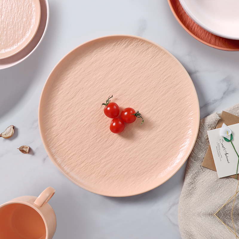 เครื่องใช้บนโต๊ะอาหารหรูหราสไตล์นอร์ดิกชุดจานเซรามิกสีชมพูชุดอาหารเย็นชุดเครื่องลายครามบนโต๊ะอาหาร