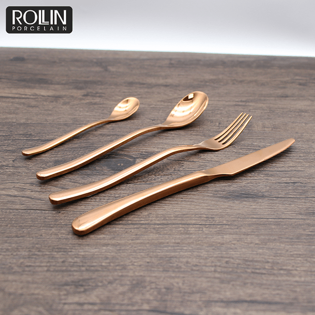 ชุดช้อนส้อมบนโต๊ะอาหาร Flatware ร้านอาหาร Gold 304 Stainless Steel Knife Cutlery 