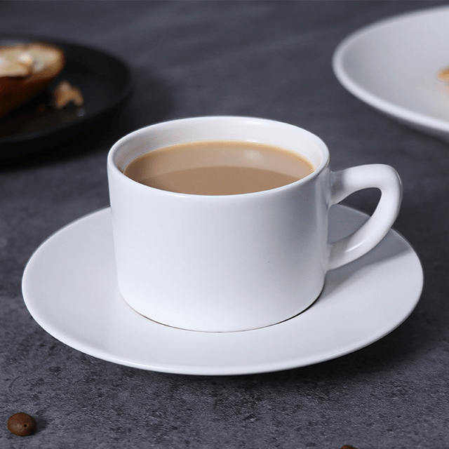 Entree Plates จานของหวานอาหารค่ำที่กำหนดเองรอบจานพอร์ซเลนสีขาวที่ดีที่สุดของอิตาลีสำหรับร้านอาหารบนโต๊ะอาหาร