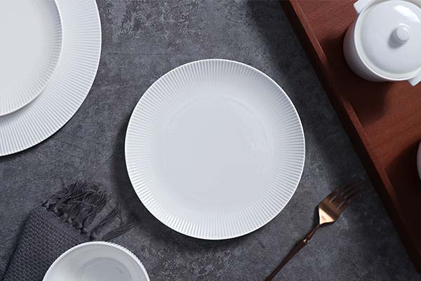 เครื่องใช้บนโต๊ะอาหาร Porcelain สีขาว