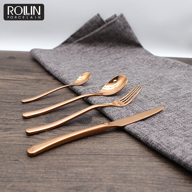 ชุดช้อนส้อมบนโต๊ะอาหาร Flatware ร้านอาหาร Gold 304 Stainless Steel Knife Cutlery 