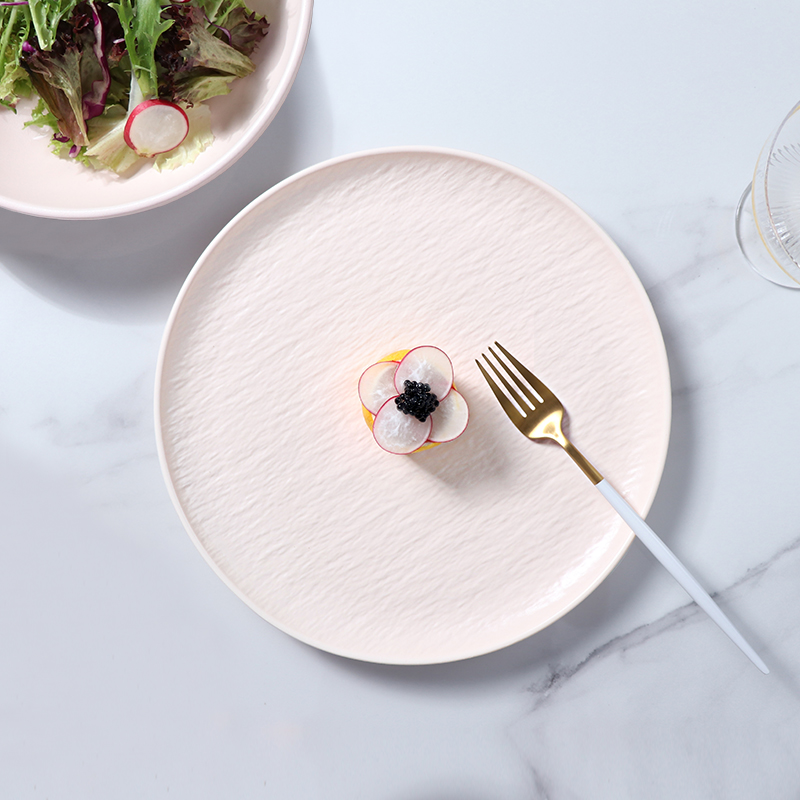 เครื่องใช้บนโต๊ะอาหารหรูหราสไตล์นอร์ดิกชุดจานเซรามิกสีชมพูชุดอาหารเย็นชุดเครื่องลายครามบนโต๊ะอาหาร