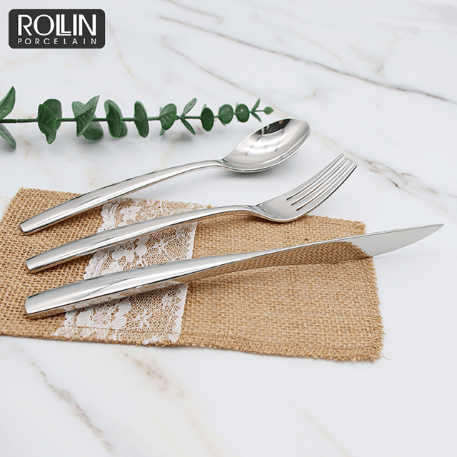 สามารถปรับแต่งโลโก้มีดอาหารเย็นชุดช้อนส้อมสแตนเลสสำหรับโรงแรม