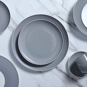 สีเทาลึกจานและชามชุดรับประทานอาหาร Modern Porcelain ถ้วยกาแฟบนโต๊ะอาหารร้านอาหารอาหารค่ำหรูหราแผ่นเซรามิค
