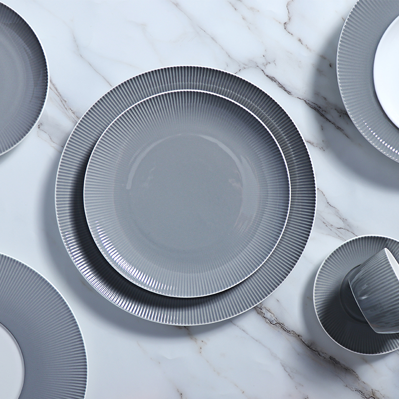 สีเทาลึกจานและชามชุดรับประทานอาหาร Modern Porcelain ถ้วยกาแฟบนโต๊ะอาหารร้านอาหารอาหารค่ำหรูหราแผ่นเซรามิค