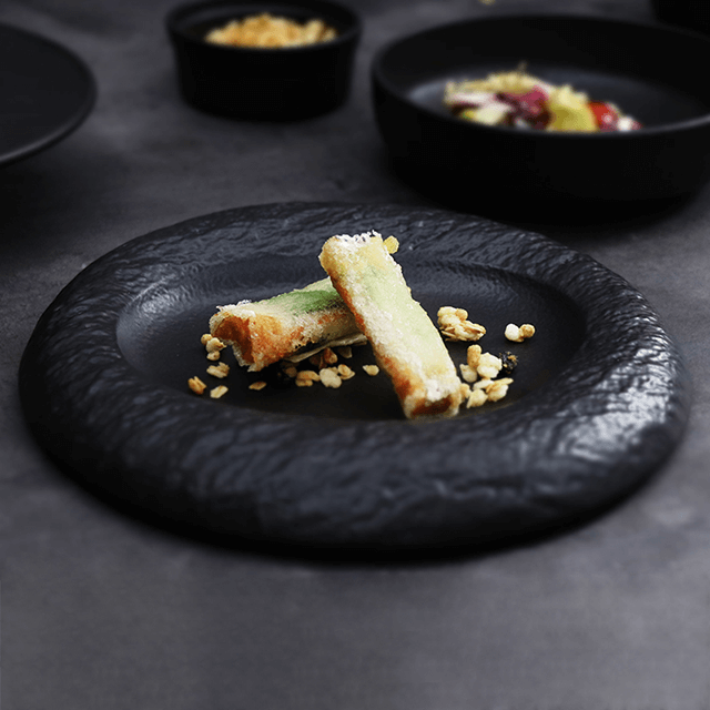 ภาชนะใส่อาหาร Black Matt สำหรับร้านอาหารญี่ปุ่น Entree Plates Black Plates Sets Dinnerware
