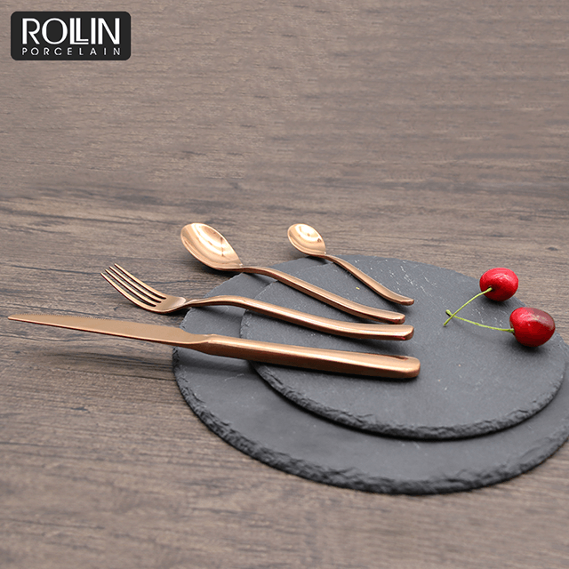 ชุดช้อนส้อมบนโต๊ะอาหาร Flatware ร้านอาหาร Gold 304 Stainless Steel Knife Cutlery 
