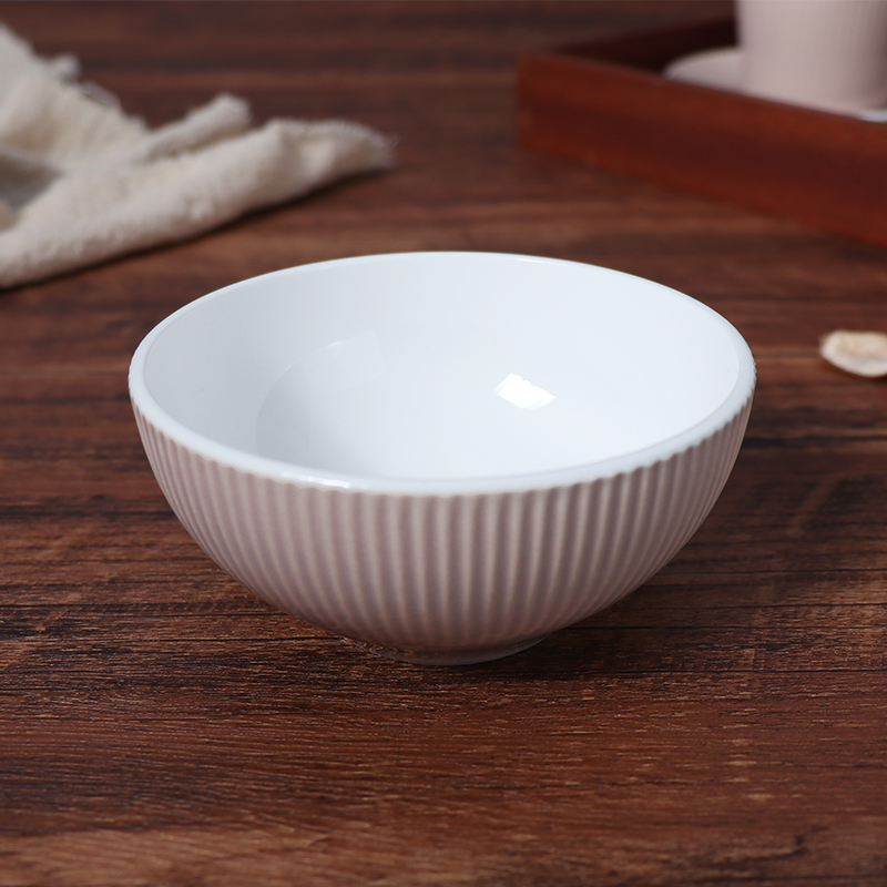 ออกแบบใหม่ Porcelain สีชมพูบนโต๊ะอาหารขายส่งแผ่นงานแต่งงานอาหารเย็นชุดจาน 12 นิ้วรอบชุดอาหารค่ำอาหารเย็น