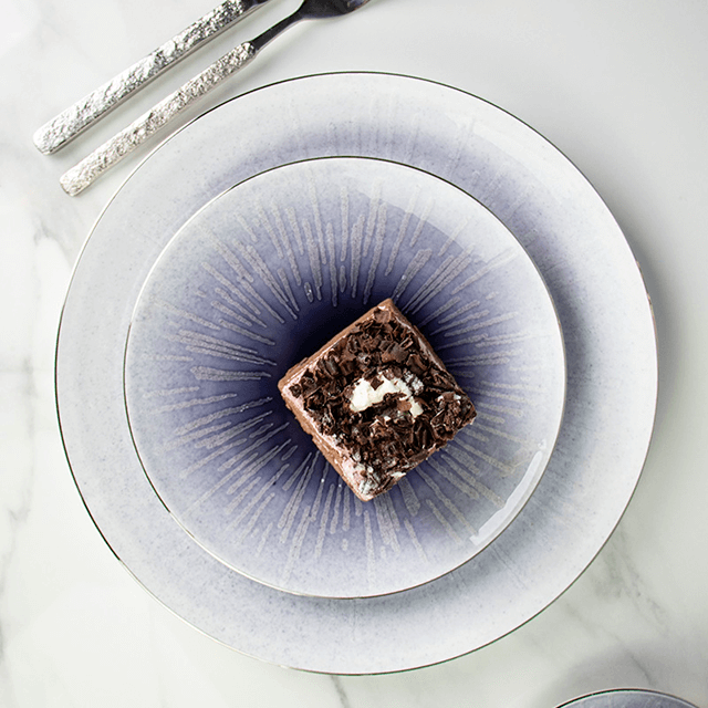 ชุดม่วง